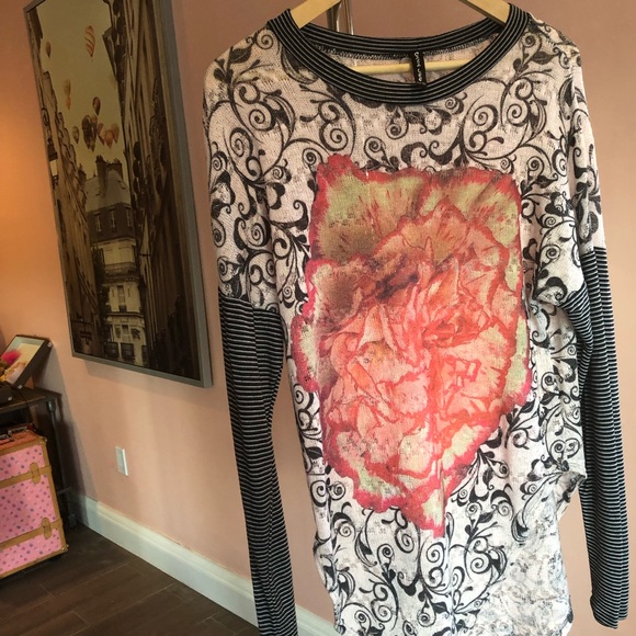 SOLD Long Sleeved Floral Knit Top by Casa Lee - Picture 4 of 4